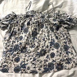 h&m white blue floral cold shoulder crop top in size s in good condition